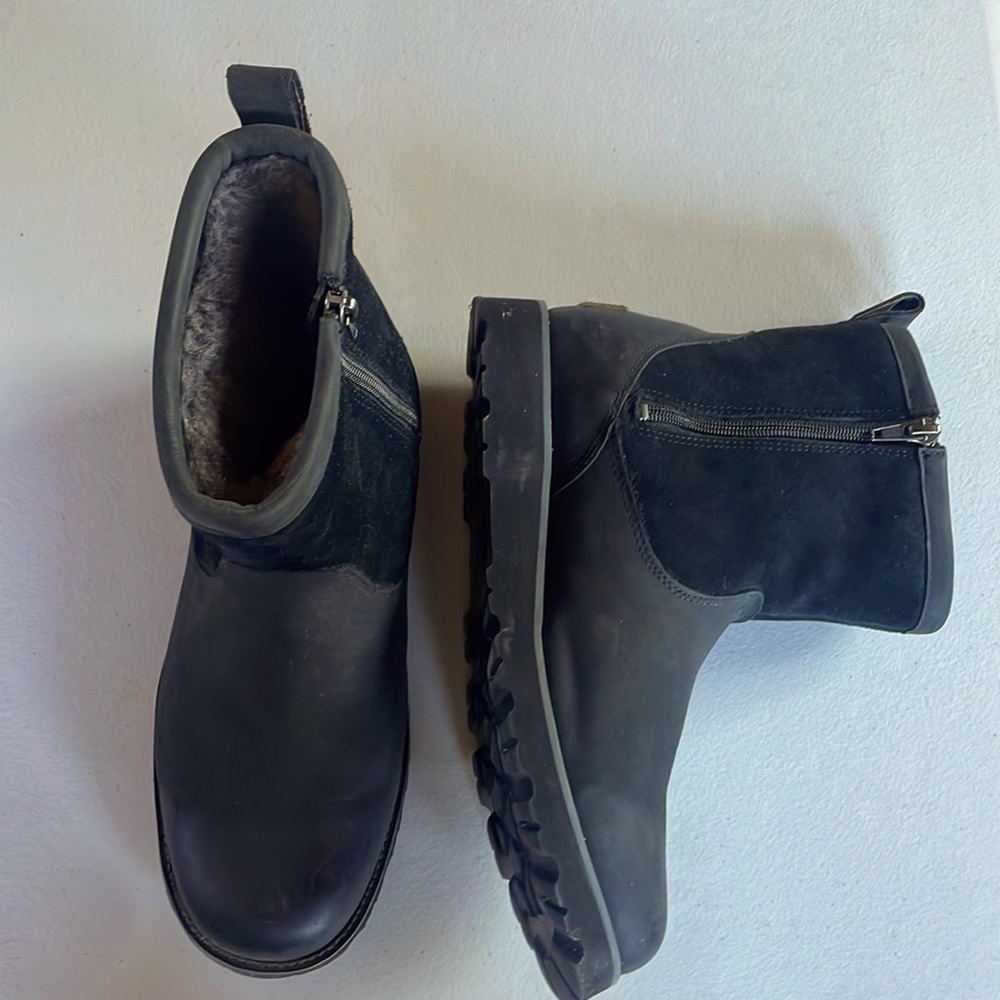 UGG shearling Boots, like new